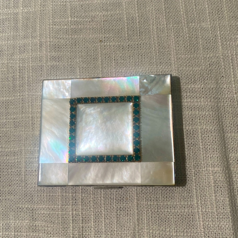Vintage Mother-of-Pearl American Beauty Makeup Compact